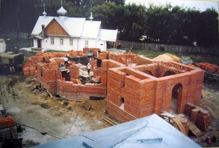 Возведение стен храма Архистратига Михаила